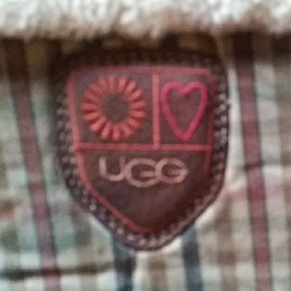 UGG - Picture 2 of 4
